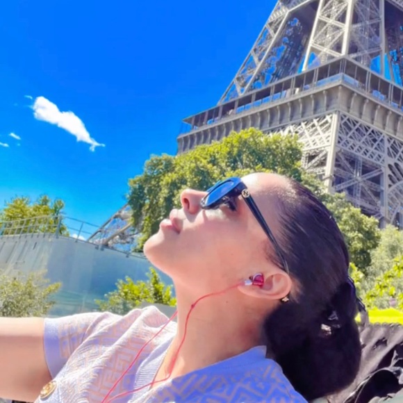 Meet your Posher, Roxana - Picture 1 of 3